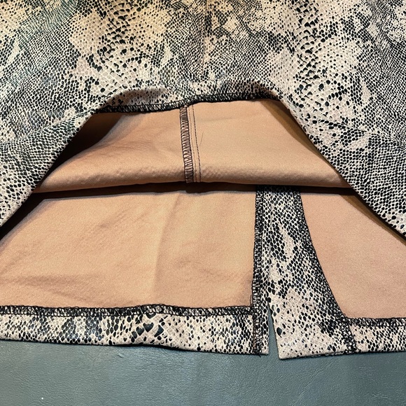 Snake print dress brand Emma & Michele size 8 colors black and off white. - Picture 2 of 7